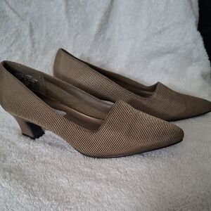 Chic Tan Women's Heels